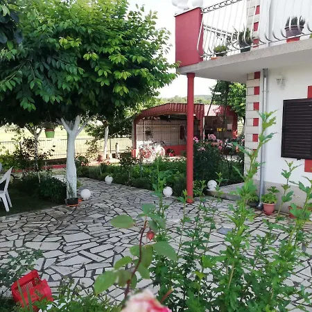 Kuca Za Odmor Brnada Casa di campagna *
